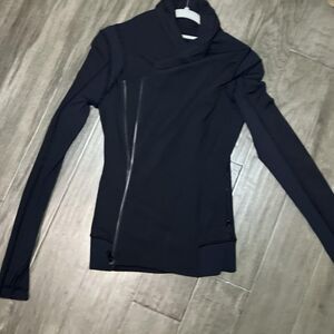 Lululemon women size 4 sweater